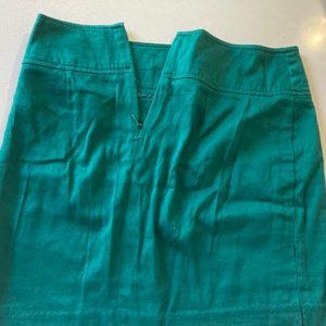 Green shirt strecthy